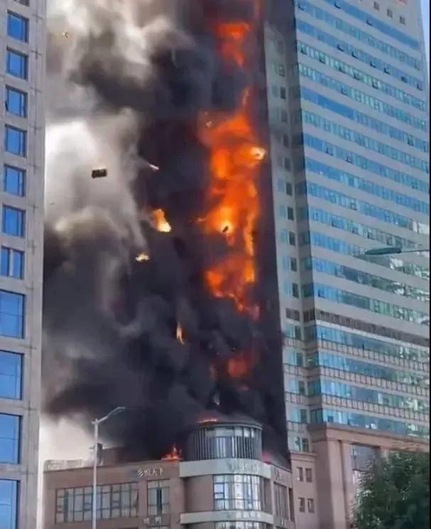 又一建筑外墻火災(zāi)，天津大樓起火，物業(yè)否認(rèn)因煤氣爆炸導(dǎo)致起火